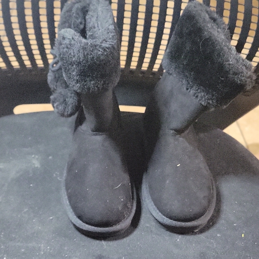 Cozy Black Fur-Lined Boots